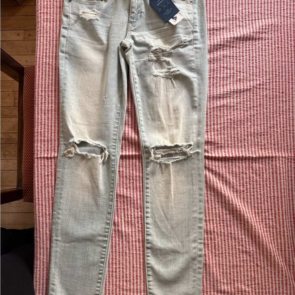 AEO skinny , low rise distressed skinny jeans size 6 regular